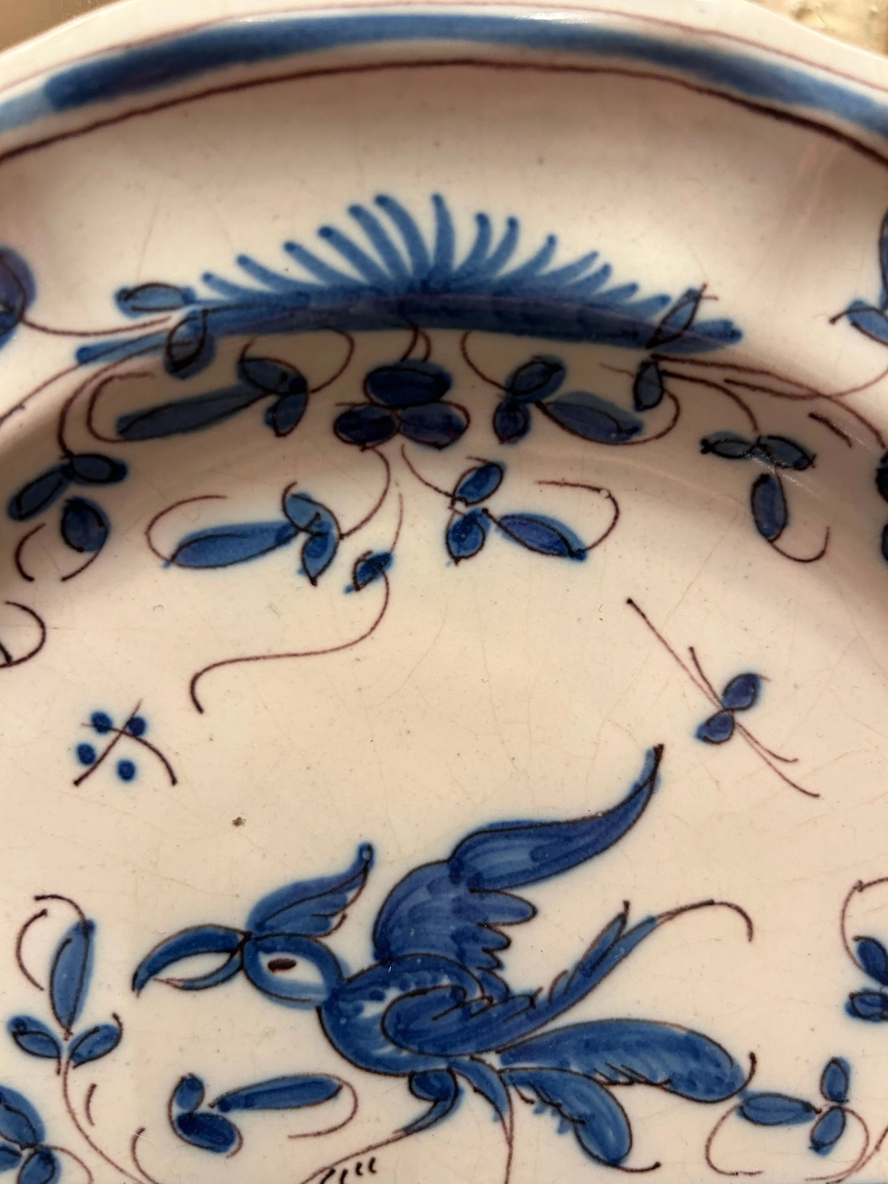 Assiette Ancienne XIXe Siècle Bleu et Blanc à Décor d’Oiseau Pièce Unique