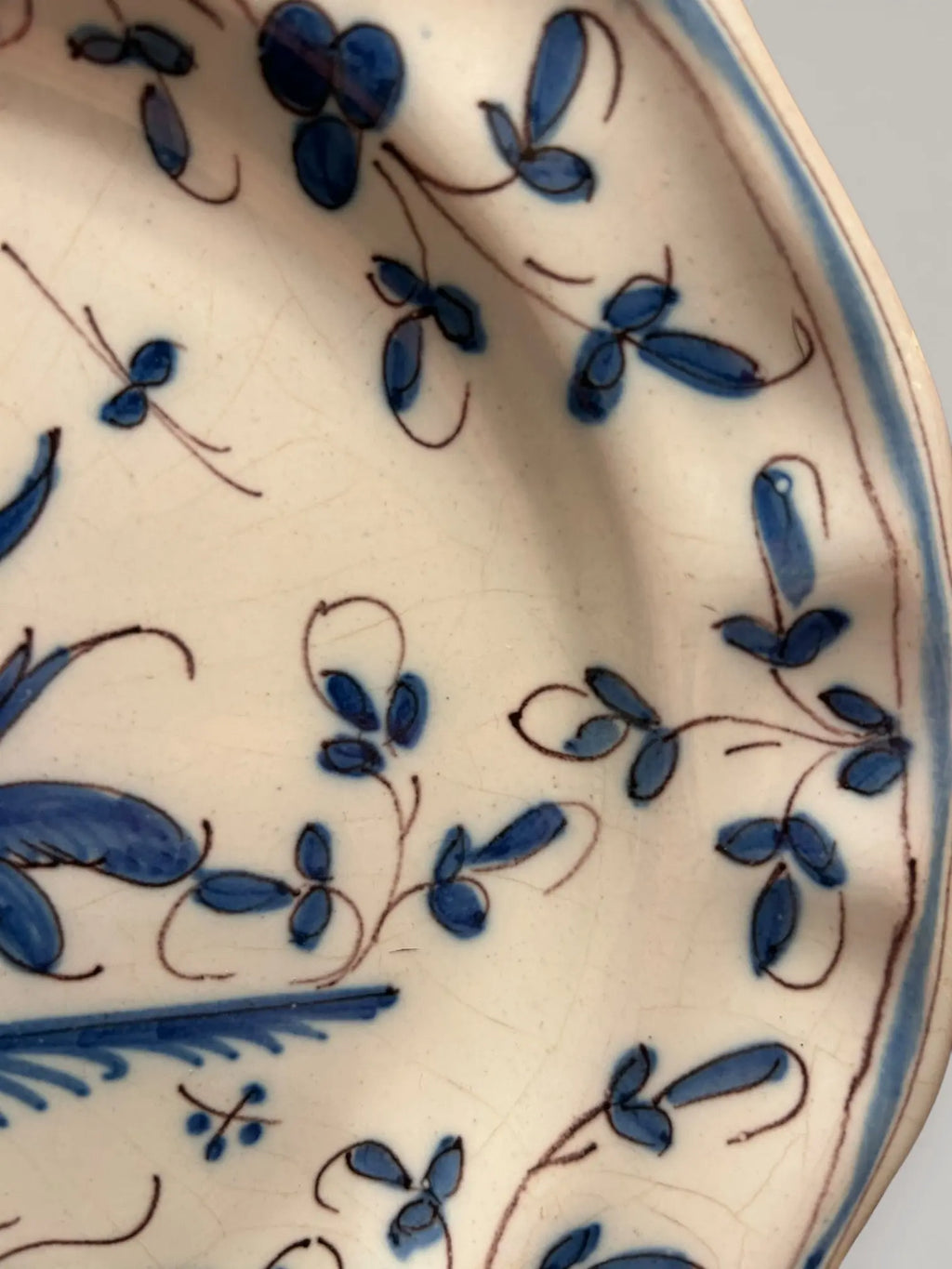 Assiette Ancienne XIXe Siècle Bleu et Blanc à Décor d’Oiseau Pièce Unique