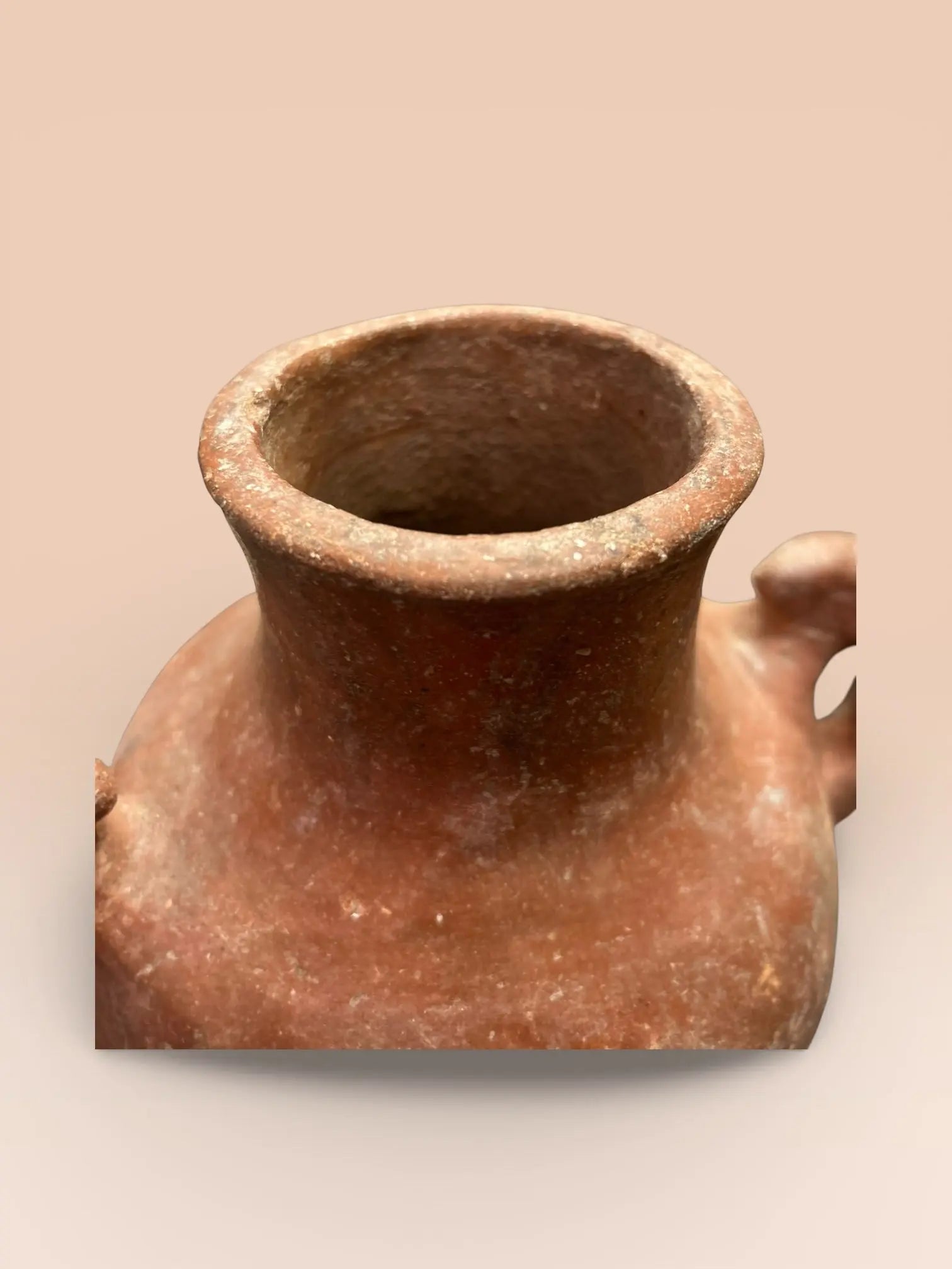 Vase ancien en terre cuite rouge - Élégance Romaine Pièce Unique